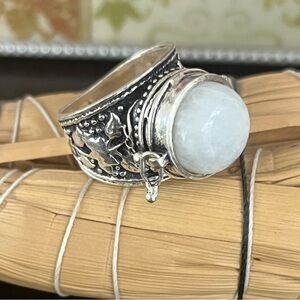Sterling SILVER Tibetan ivy ring w stash compartment 7”